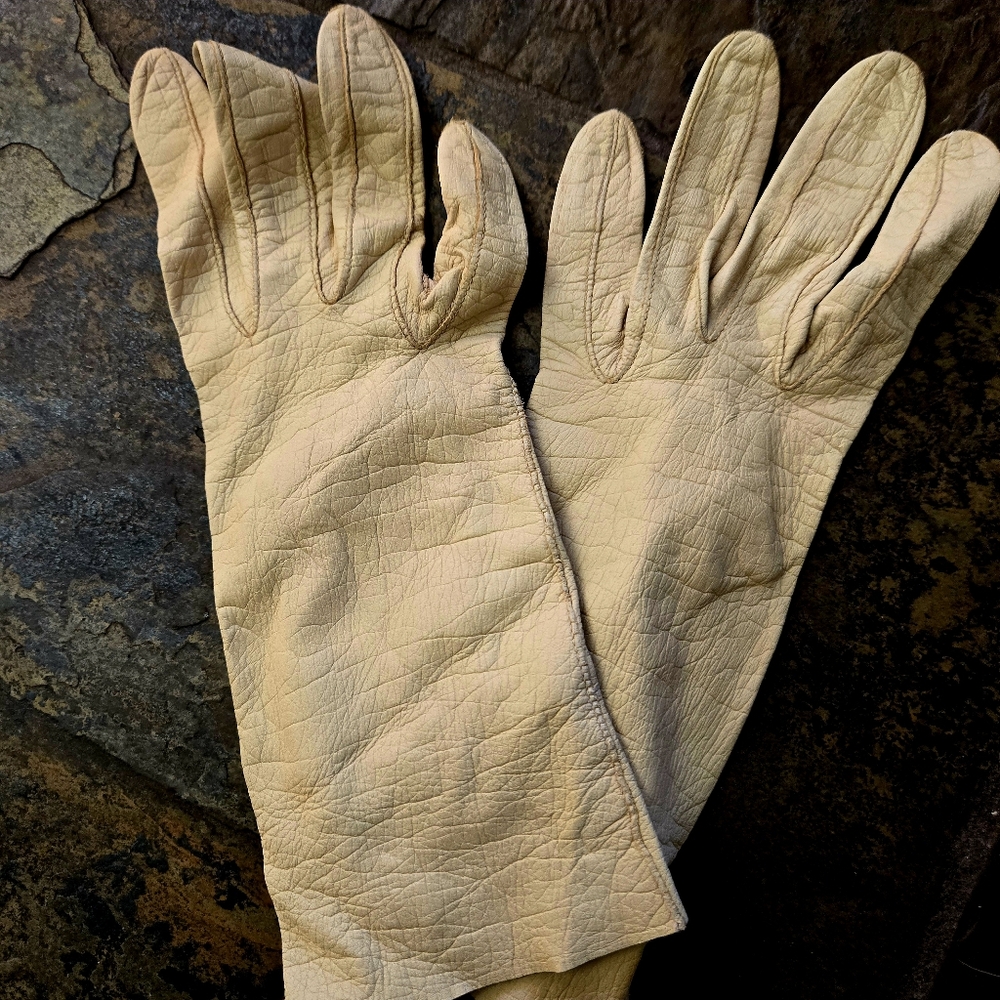 Vintage Cream Leather Gloves